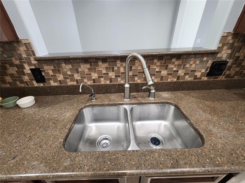 En Venta: $538,000 (4 camas, 3 baños, 2704 Pies cuadrados)