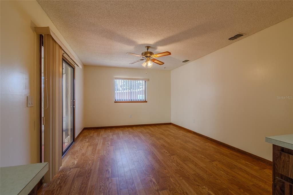 待售: $135,000 (3 贝兹, 2 浴室, 1456 平方英尺)