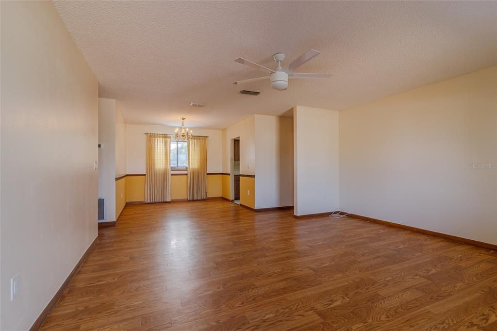 待售: $135,000 (3 贝兹, 2 浴室, 1456 平方英尺)