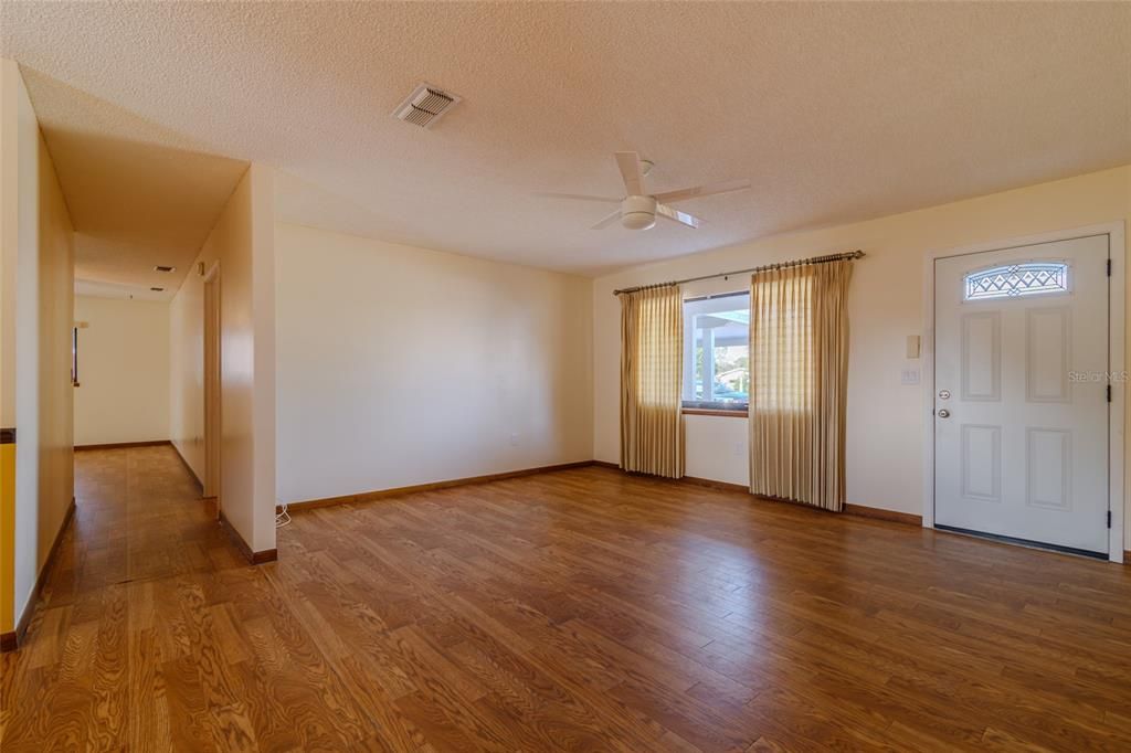 待售: $135,000 (3 贝兹, 2 浴室, 1456 平方英尺)