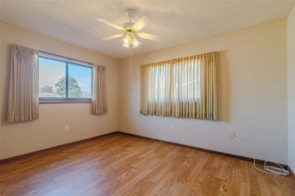 待售: $135,000 (3 贝兹, 2 浴室, 1456 平方英尺)