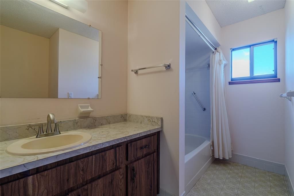 待售: $135,000 (3 贝兹, 2 浴室, 1456 平方英尺)