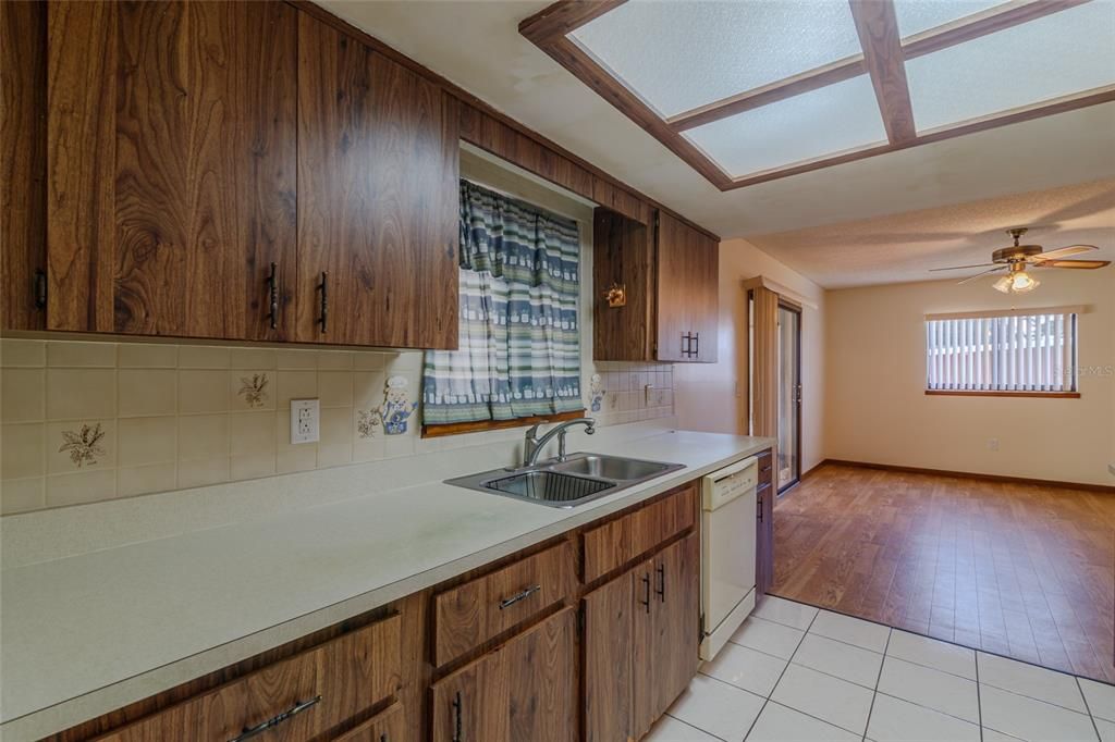 待售: $135,000 (3 贝兹, 2 浴室, 1456 平方英尺)