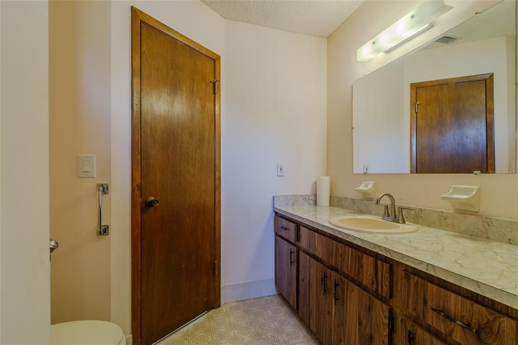 待售: $135,000 (3 贝兹, 2 浴室, 1456 平方英尺)