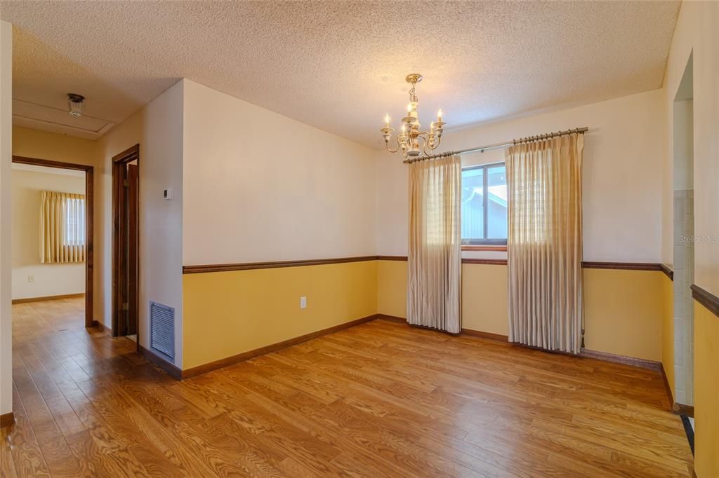 待售: $135,000 (3 贝兹, 2 浴室, 1456 平方英尺)