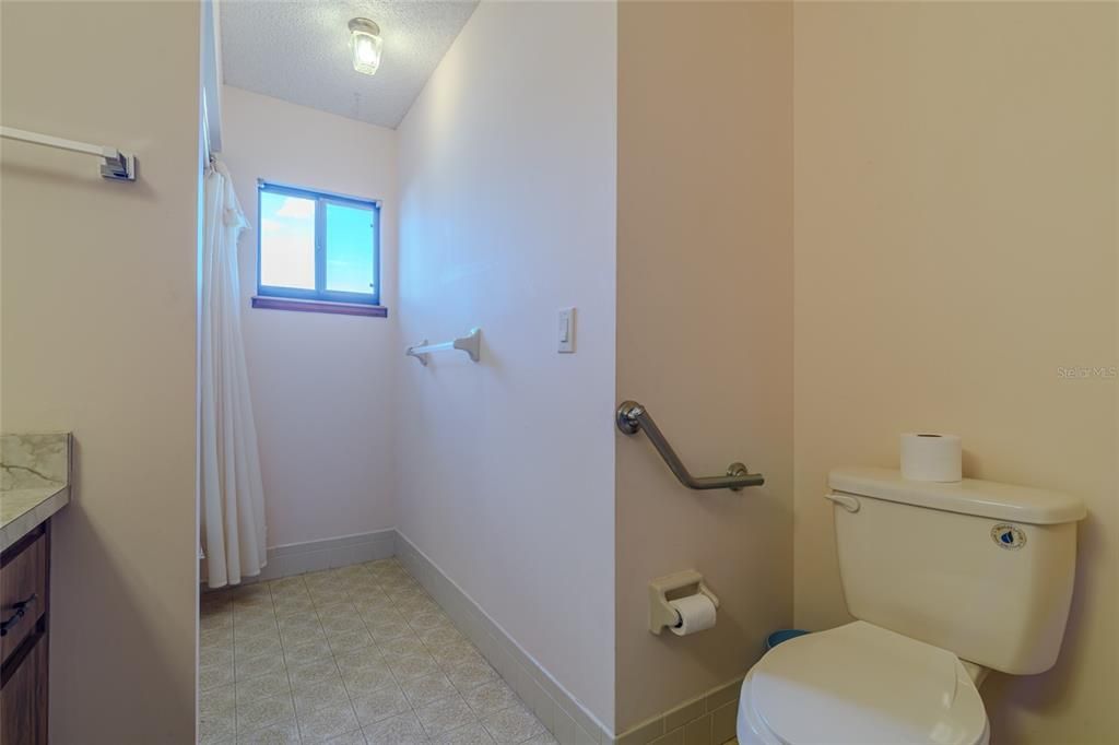 待售: $135,000 (3 贝兹, 2 浴室, 1456 平方英尺)