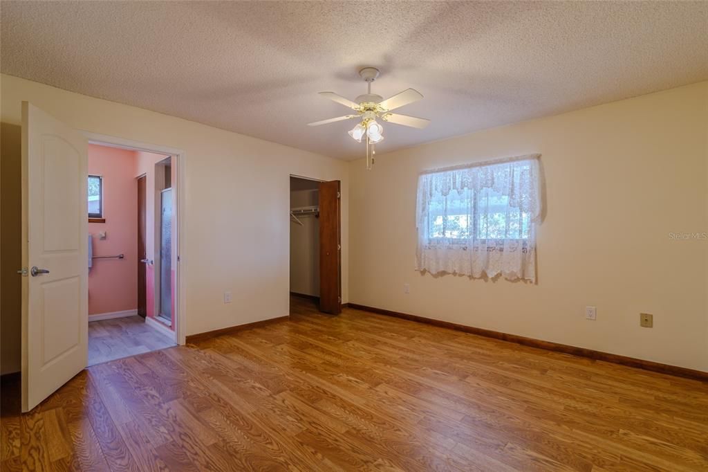 待售: $135,000 (3 贝兹, 2 浴室, 1456 平方英尺)