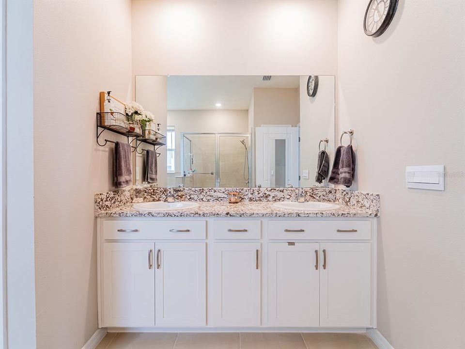 For Rent: $3,100 (4 beds, 2 baths, 2045 Square Feet)