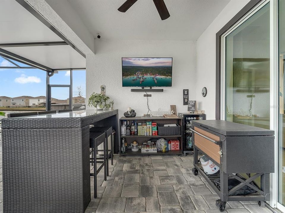 For Rent: $3,100 (4 beds, 2 baths, 2045 Square Feet)