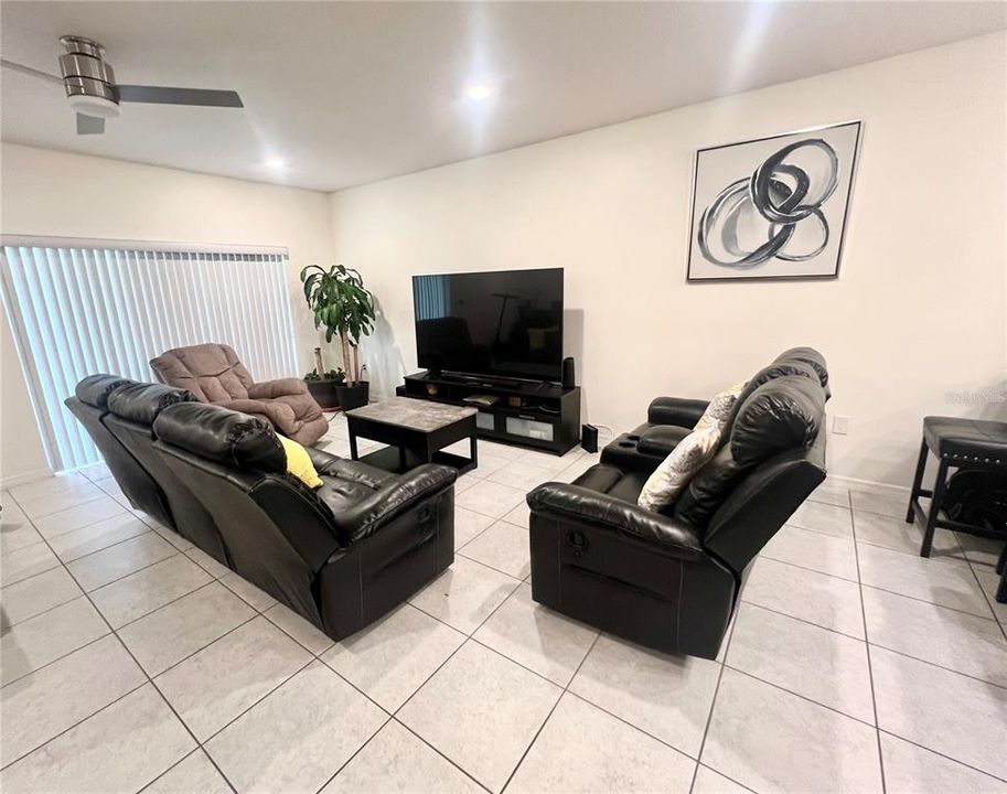 En Venta: $299,000 (3 camas, 2 baños, 1762 Pies cuadrados)