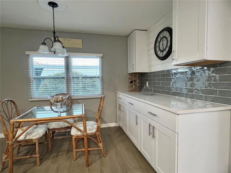 For Sale: $274,900 (2 beds, 2 baths, 1390 Square Feet)