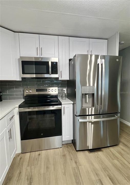 For Sale: $274,900 (2 beds, 2 baths, 1390 Square Feet)