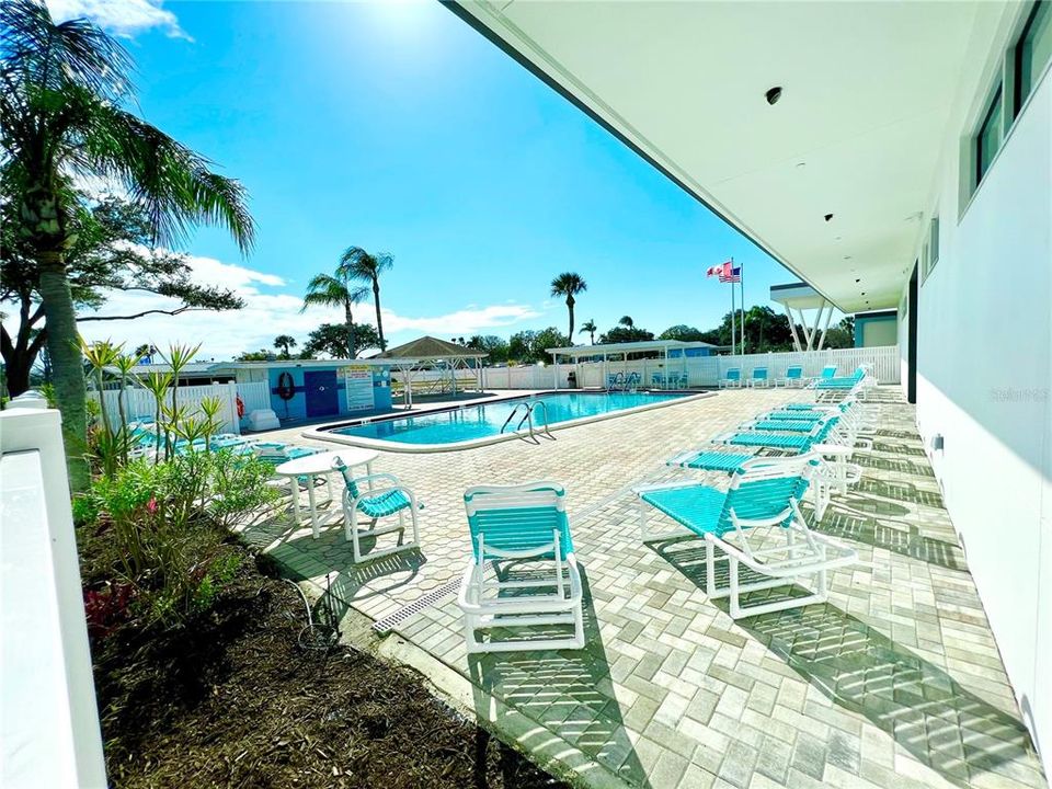 For Sale: $274,900 (2 beds, 2 baths, 1390 Square Feet)