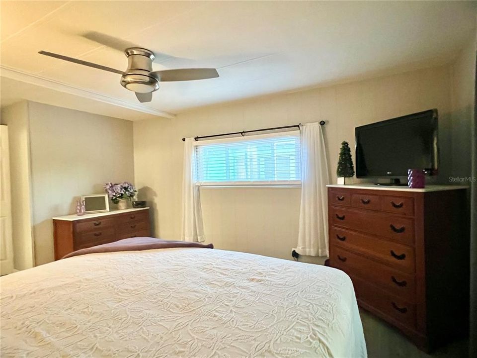 For Sale: $274,900 (2 beds, 2 baths, 1390 Square Feet)