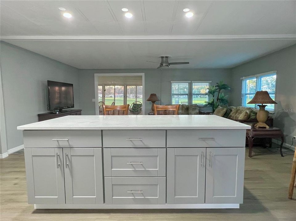 For Sale: $274,900 (2 beds, 2 baths, 1390 Square Feet)