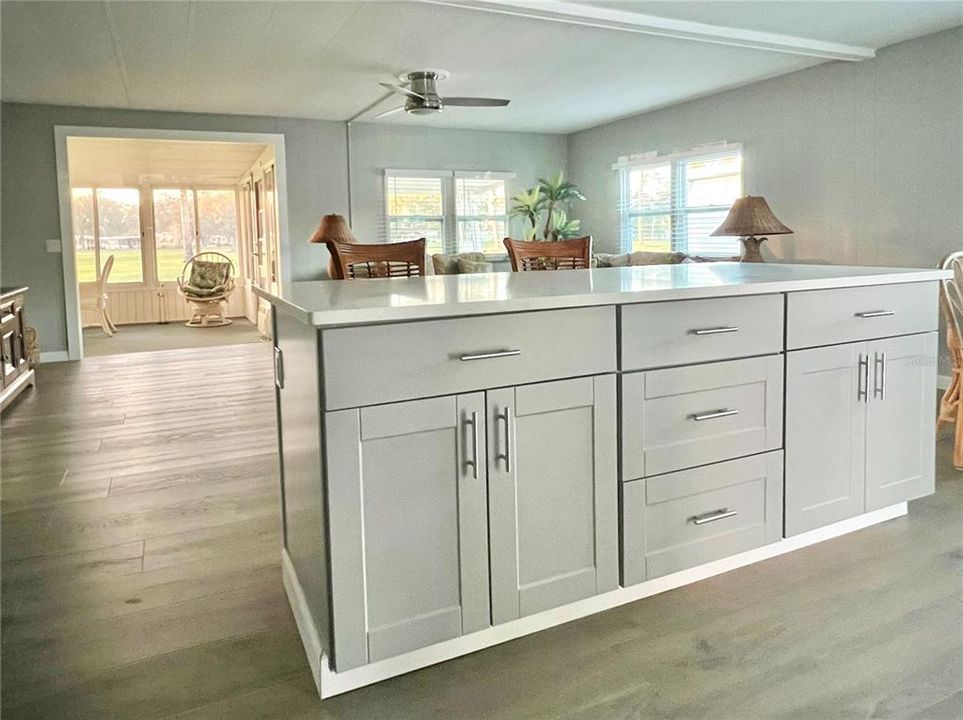 For Sale: $274,900 (2 beds, 2 baths, 1390 Square Feet)