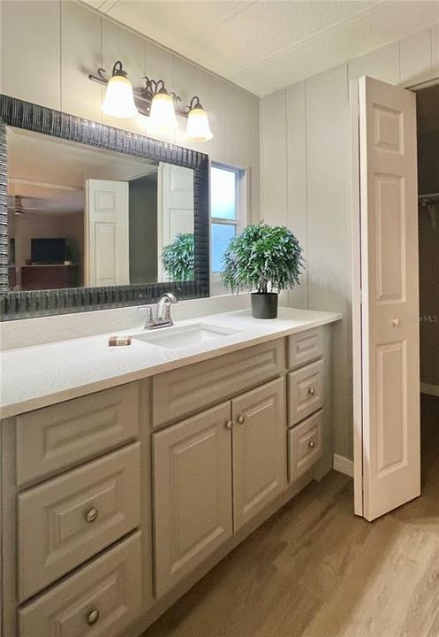 For Sale: $274,900 (2 beds, 2 baths, 1390 Square Feet)