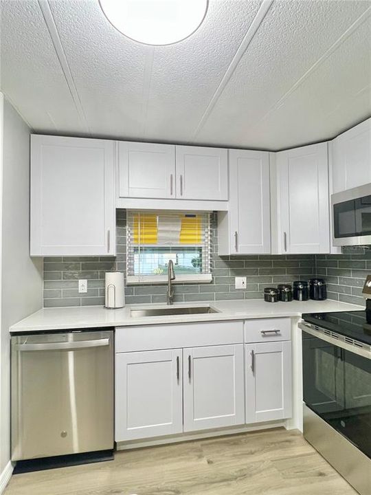 For Sale: $274,900 (2 beds, 2 baths, 1390 Square Feet)