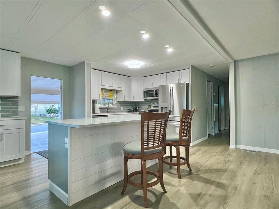 For Sale: $274,900 (2 beds, 2 baths, 1390 Square Feet)