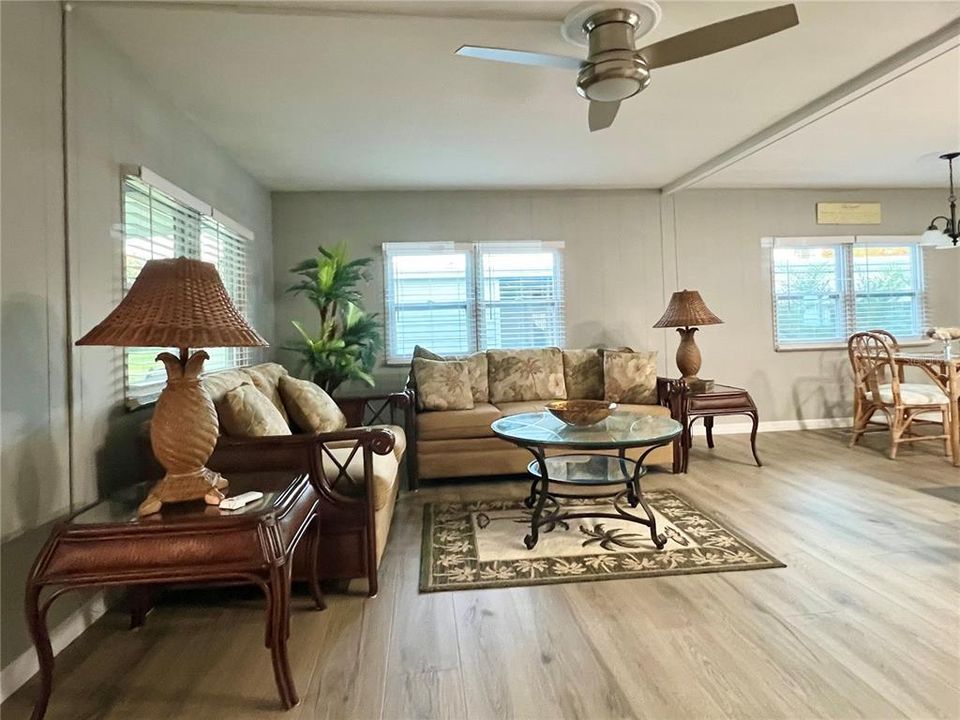 For Sale: $274,900 (2 beds, 2 baths, 1390 Square Feet)