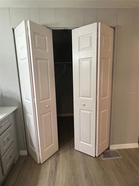 For Sale: $274,900 (2 beds, 2 baths, 1390 Square Feet)