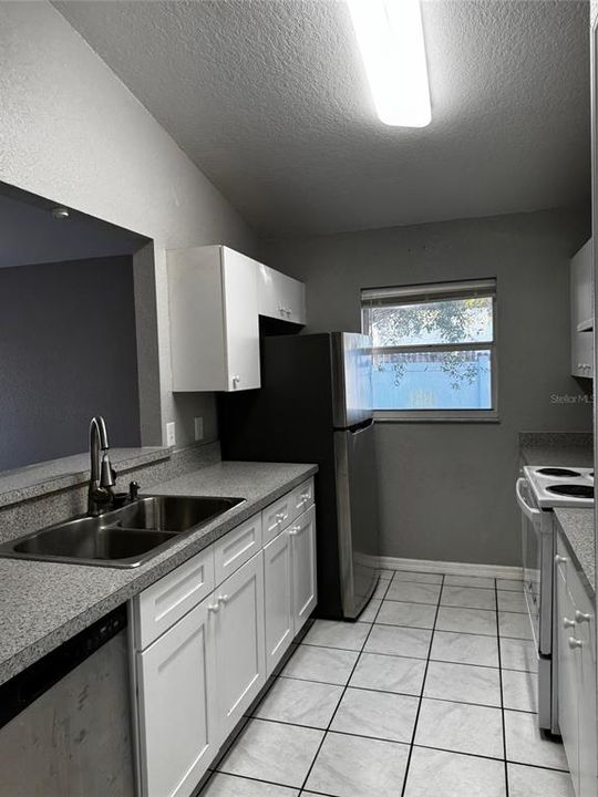 For Rent: $2,400 (3 beds, 2 baths, 1354 Square Feet)