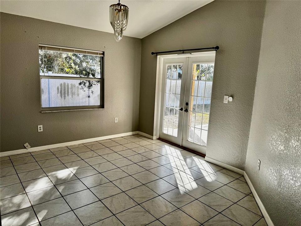 For Rent: $2,400 (3 beds, 2 baths, 1354 Square Feet)