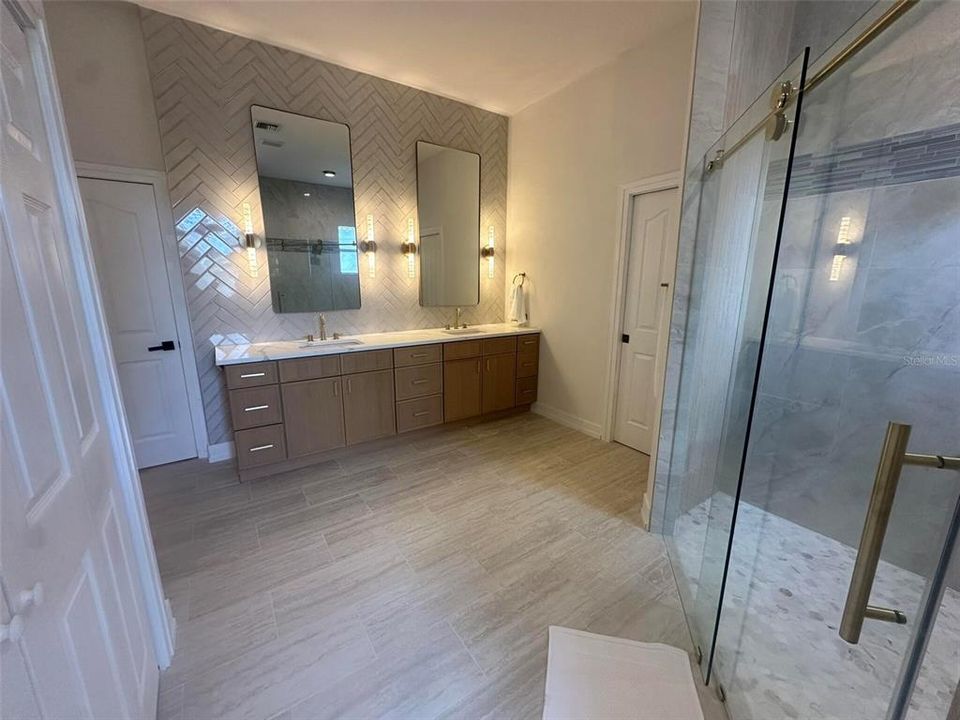 En Venta: $1,275,000 (3 camas, 2 baños, 2708 Pies cuadrados)