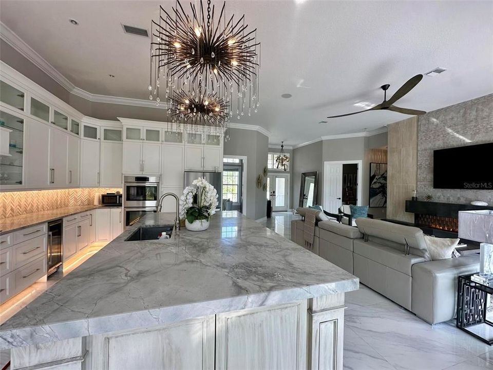 En Venta: $1,275,000 (3 camas, 2 baños, 2708 Pies cuadrados)