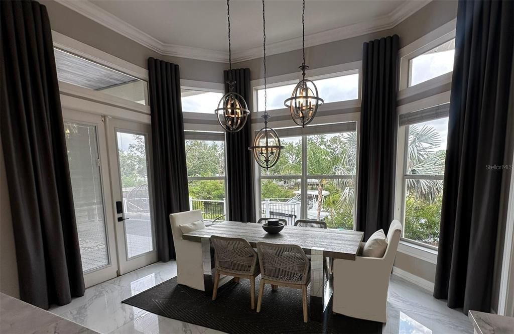 En Venta: $1,275,000 (3 camas, 2 baños, 2708 Pies cuadrados)