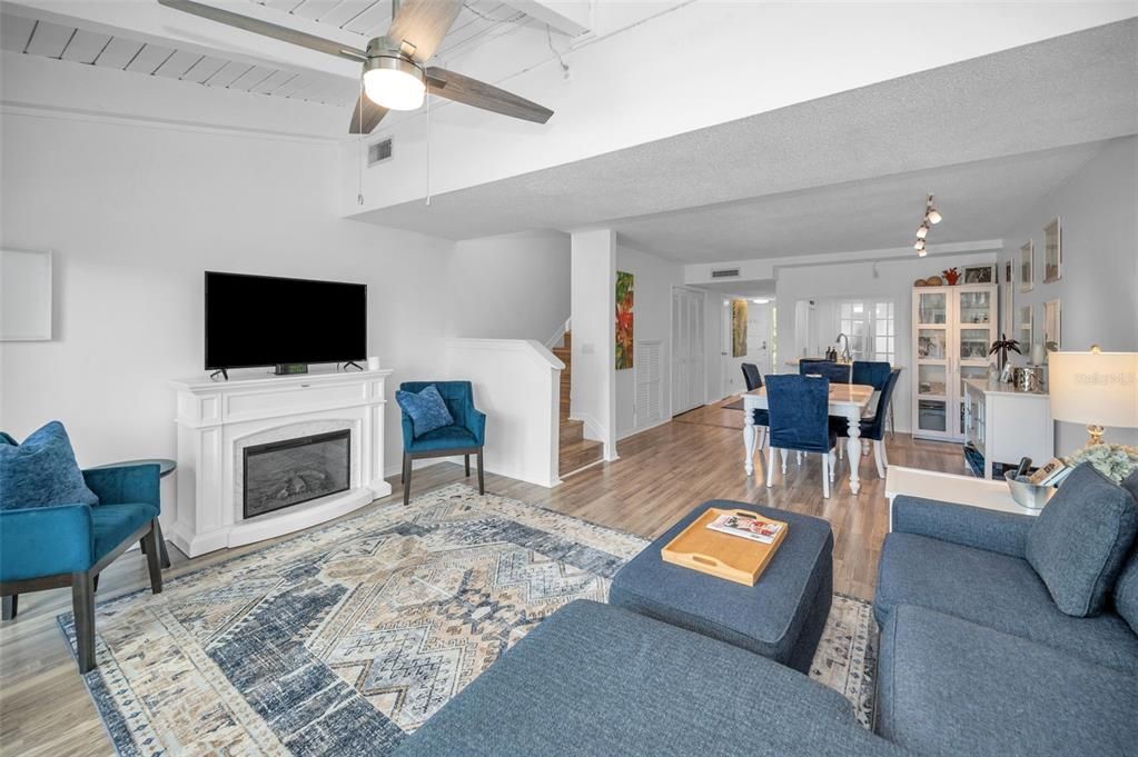 En Venta: $425,000 (3 camas, 2 baños, 1390 Pies cuadrados)