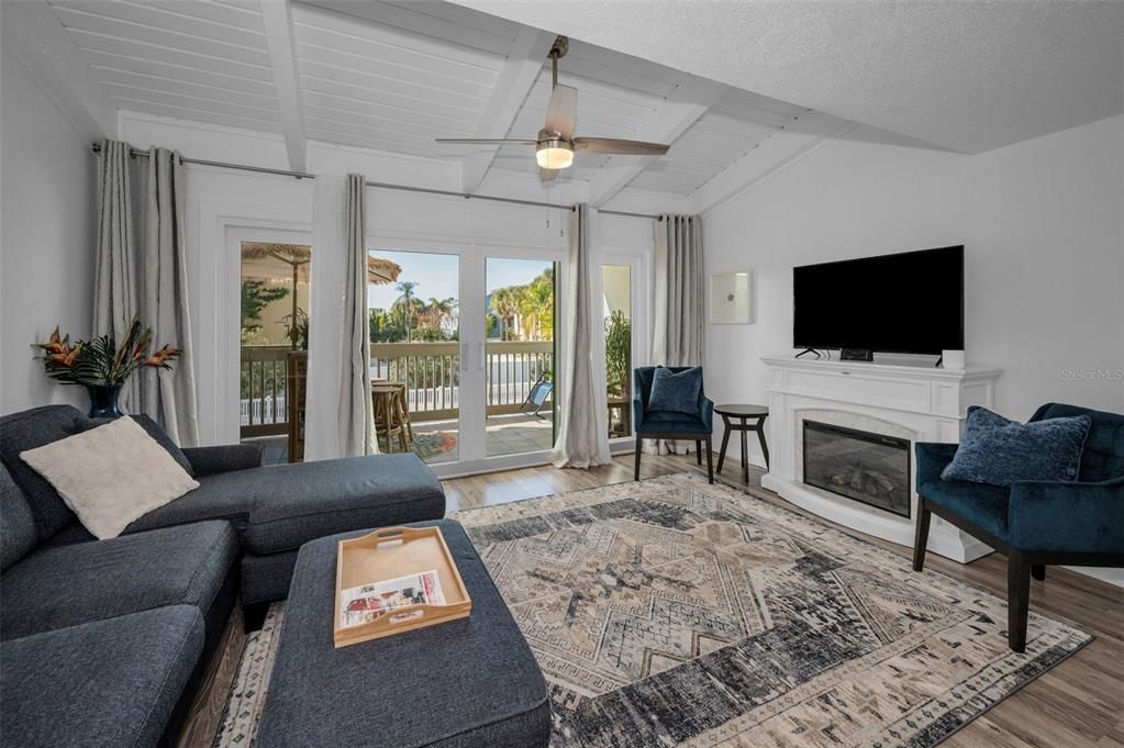 En Venta: $425,000 (3 camas, 2 baños, 1390 Pies cuadrados)