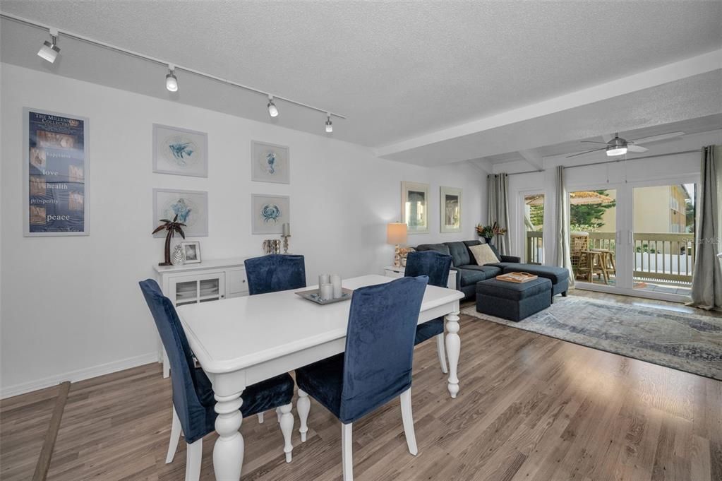 En Venta: $425,000 (3 camas, 2 baños, 1390 Pies cuadrados)