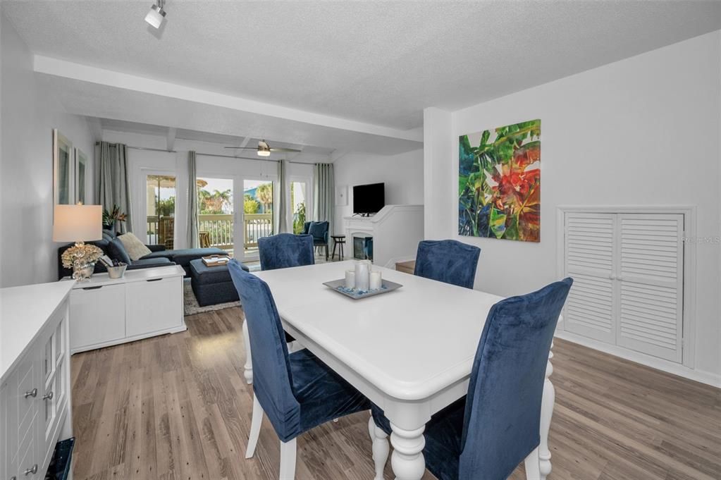 En Venta: $425,000 (3 camas, 2 baños, 1390 Pies cuadrados)