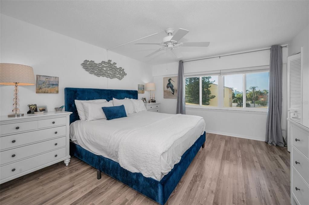 En Venta: $425,000 (3 camas, 2 baños, 1390 Pies cuadrados)