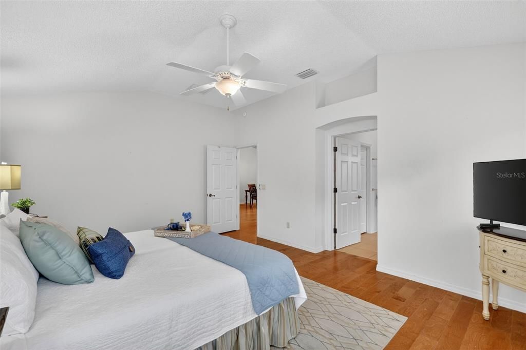 Activo con contrato: $749,000 (3 camas, 2 baños, 2044 Pies cuadrados)