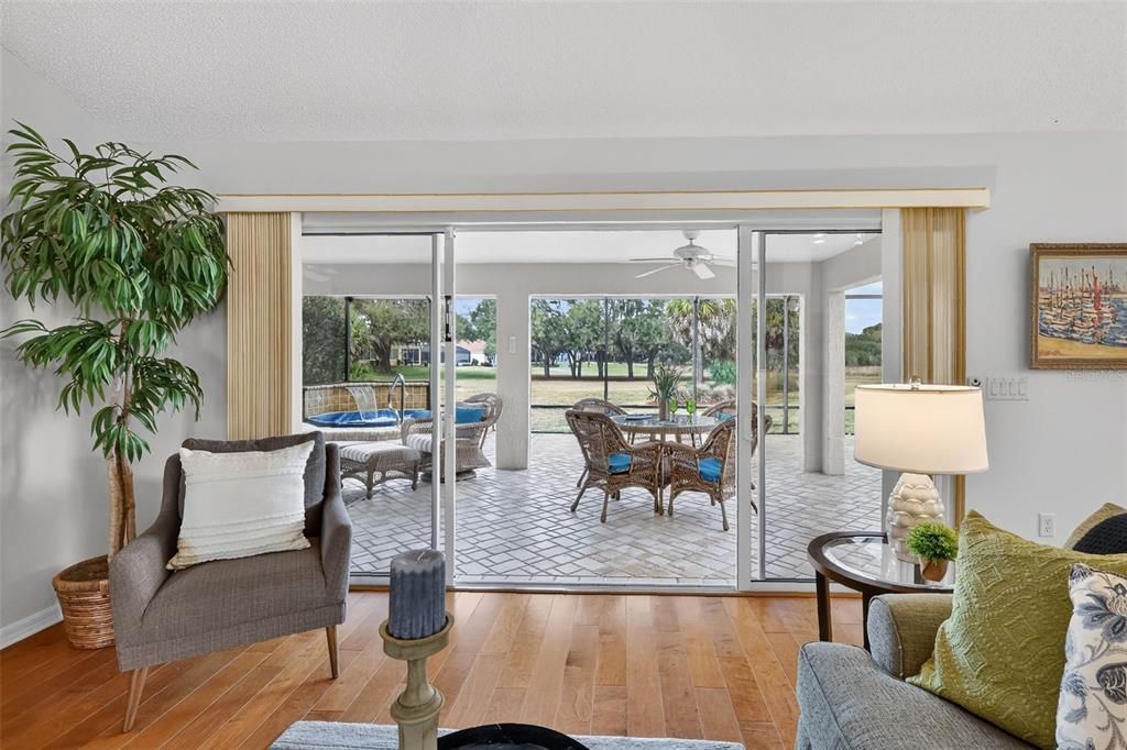 Activo con contrato: $749,000 (3 camas, 2 baños, 2044 Pies cuadrados)