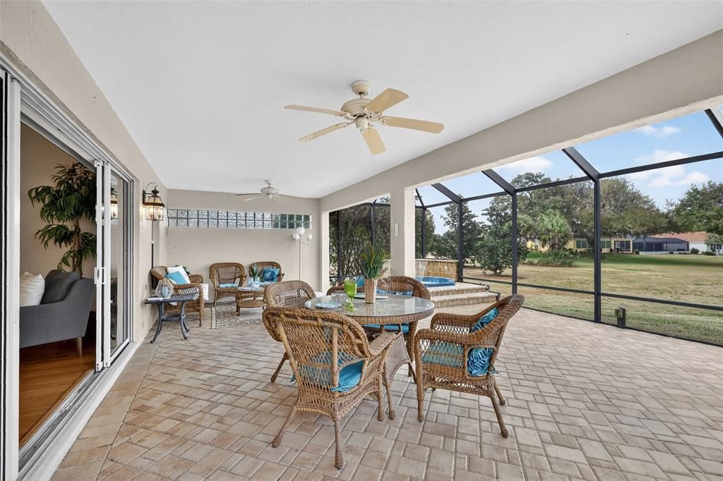 Activo con contrato: $749,000 (3 camas, 2 baños, 2044 Pies cuadrados)