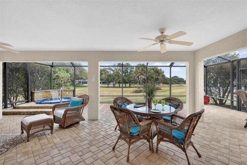 Activo con contrato: $749,000 (3 camas, 2 baños, 2044 Pies cuadrados)