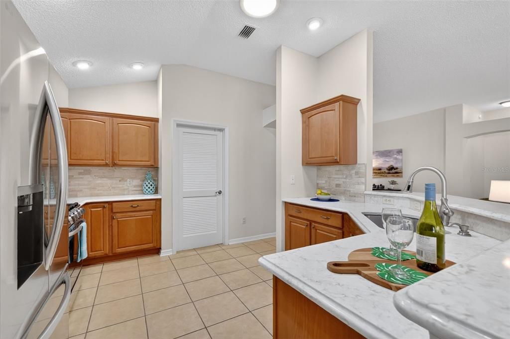 Activo con contrato: $749,000 (3 camas, 2 baños, 2044 Pies cuadrados)