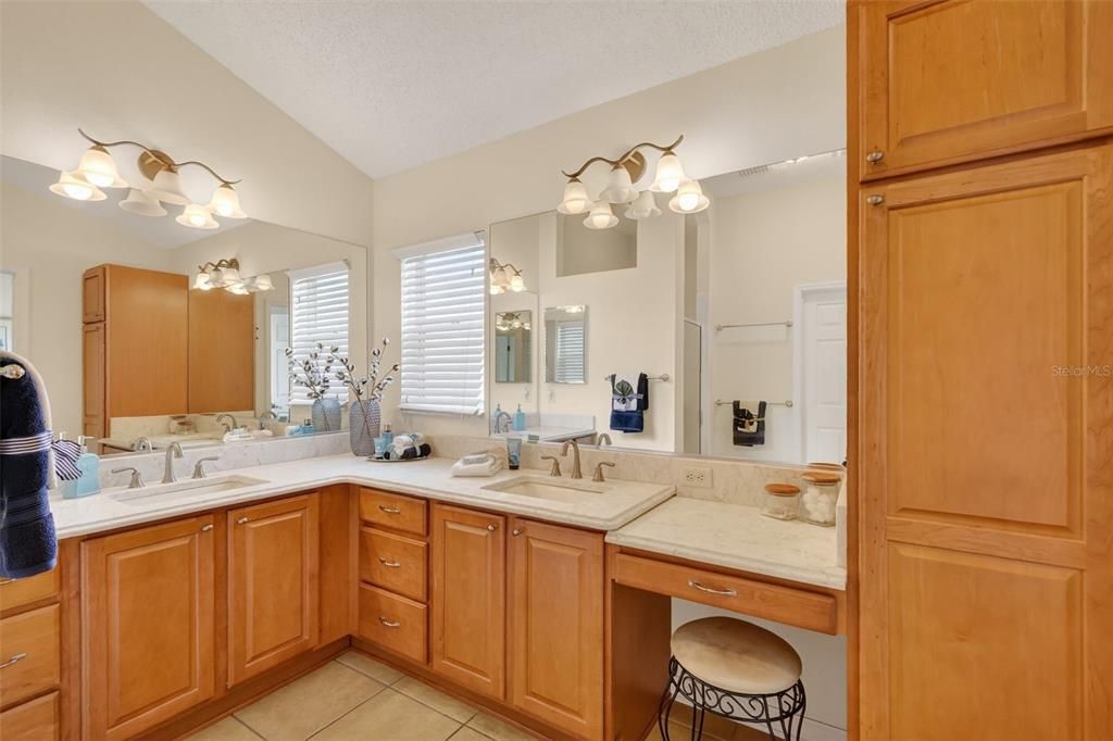 Activo con contrato: $749,000 (3 camas, 2 baños, 2044 Pies cuadrados)