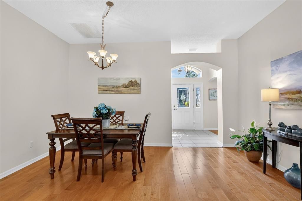 Activo con contrato: $749,000 (3 camas, 2 baños, 2044 Pies cuadrados)