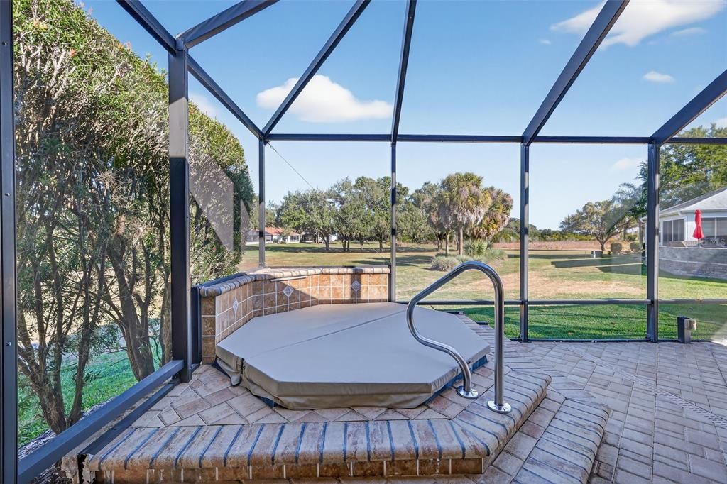 Activo con contrato: $749,000 (3 camas, 2 baños, 2044 Pies cuadrados)