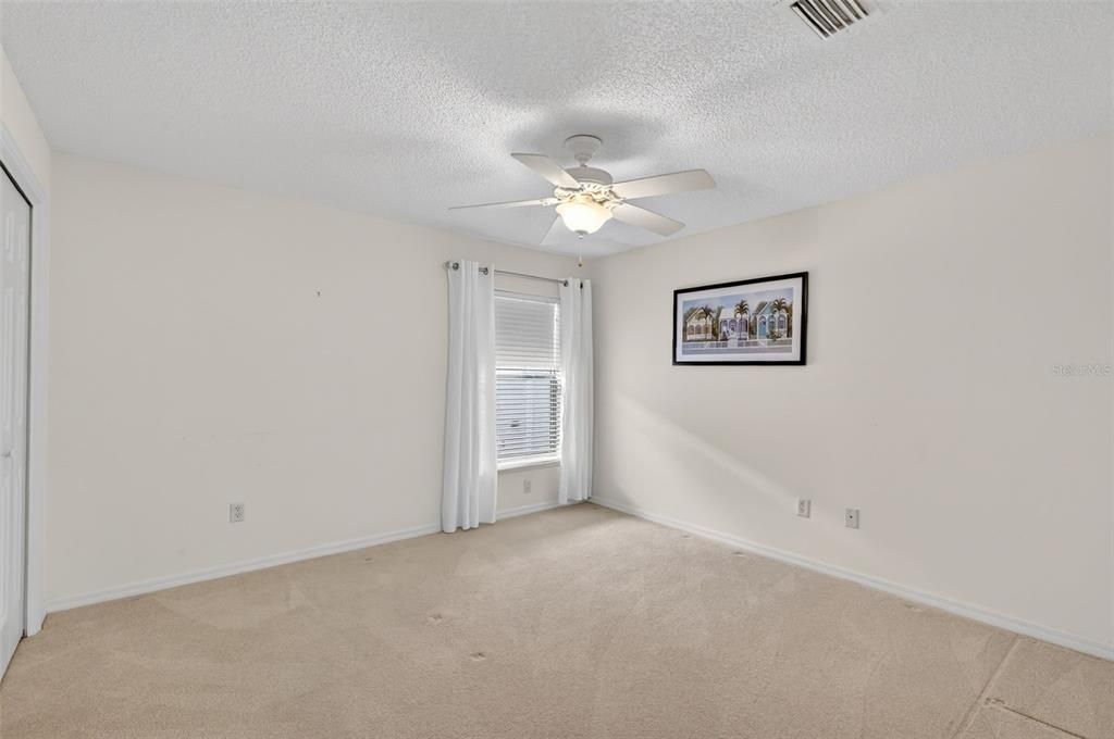 Activo con contrato: $749,000 (3 camas, 2 baños, 2044 Pies cuadrados)