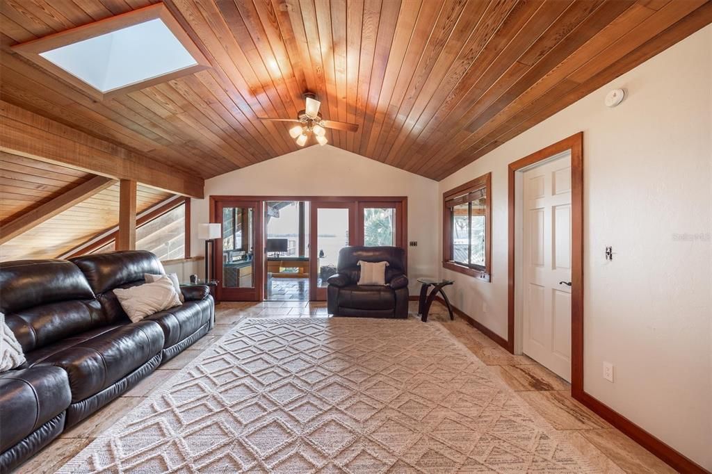 En Venta: $1,589,000 (3 camas, 2 baños, 3608 Pies cuadrados)