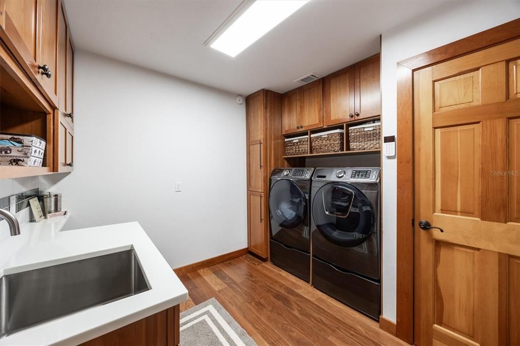 En Venta: $1,589,000 (3 camas, 2 baños, 3608 Pies cuadrados)