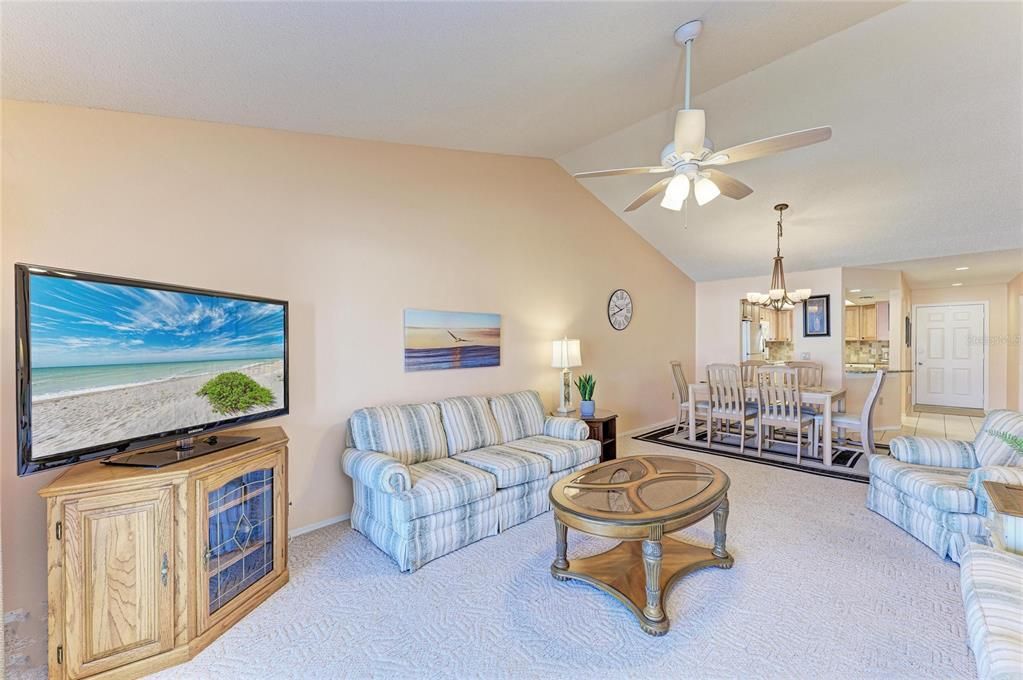 For Sale: $375,000 (2 beds, 2 baths, 1163 Square Feet)