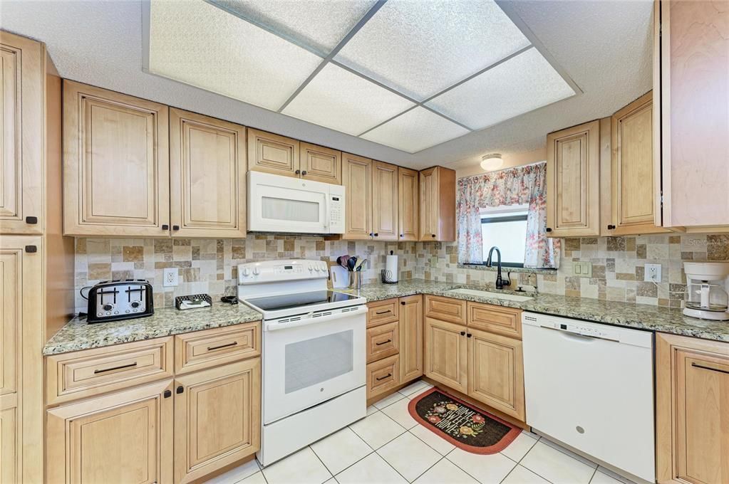 For Sale: $375,000 (2 beds, 2 baths, 1163 Square Feet)