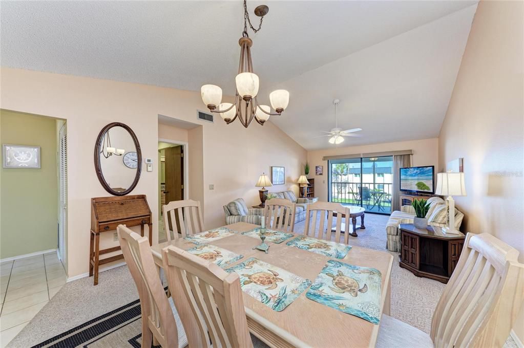 For Sale: $375,000 (2 beds, 2 baths, 1163 Square Feet)