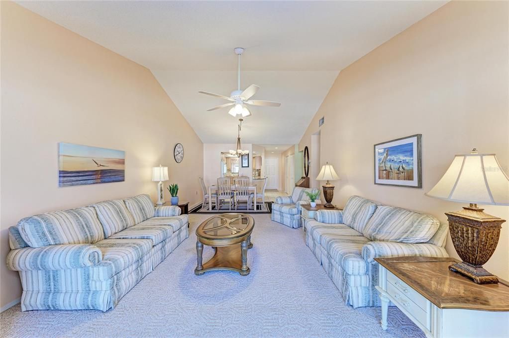 For Sale: $375,000 (2 beds, 2 baths, 1163 Square Feet)